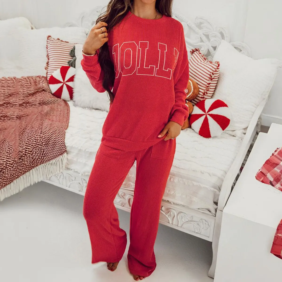 Women's 2-Piece Lady Blouse Shorts Set - Red Crew Neck Elastic Mix Soft Blend, MERRY Graphic Longsleeve, Pocketed Shorts, Casual Chic Christmas Festive Loungewear, Pajama Set for Relaxed Lounging, Machine Safe
