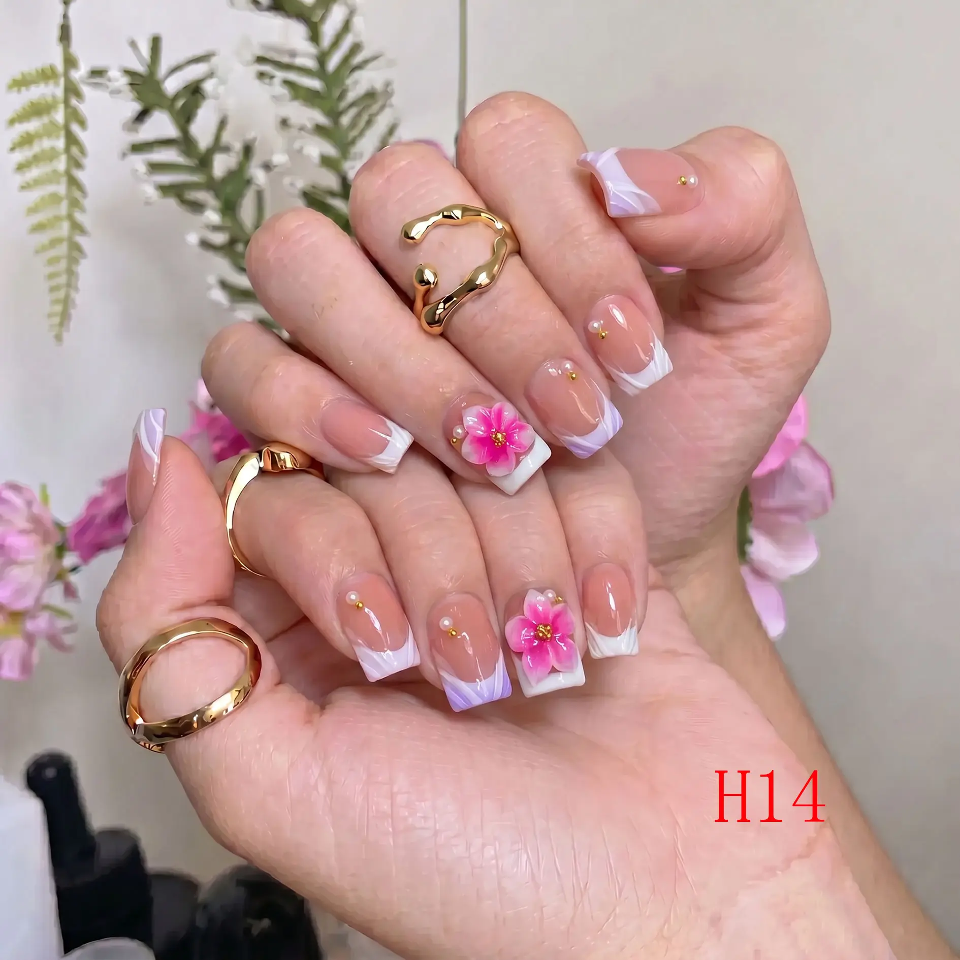 Nailbeebee H14 Handmade Press-On Nails - 0.8 in, Reusable, Salon-Quality, Long-Lasting, Glossy Design - For Daily Office Use, Date Nights, Holiday Trips