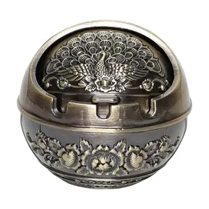 Vintage Metal Peacock Print Ashtray, 1 Count Portable Travel Ashtray, Reusable for Outdoor Dining Room Office Indoor Home Bar Use, Travel Essentials