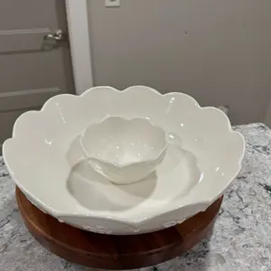 Botanero Marbella - White Ceramic Bowl with Scallop Edge and Center Bowl for Serving