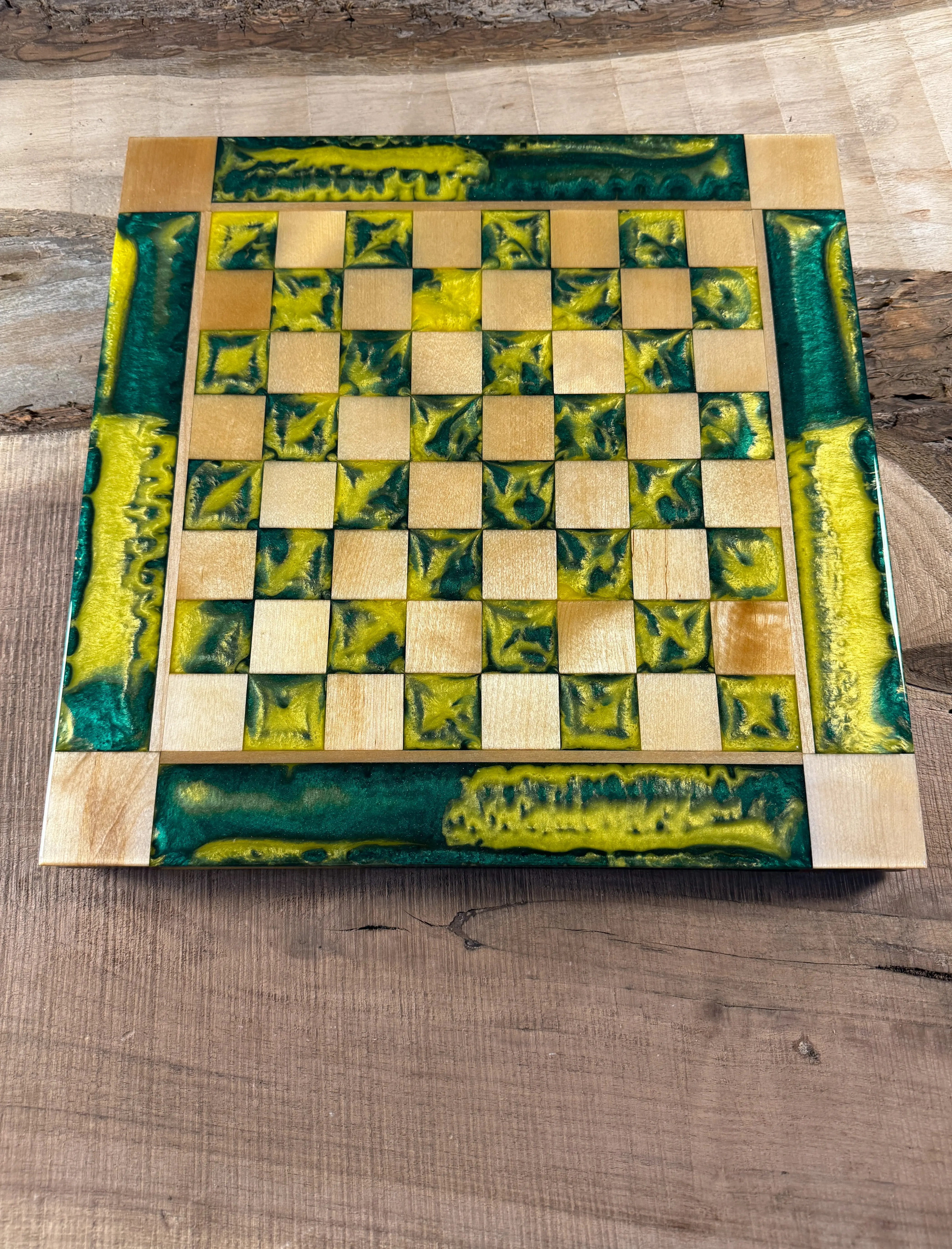 Vivid Golden Emerald Maple Wood Chess Board (Chess Set Included) Vivid Golden Emerald Maple Wood Chess Board (Chess Set Included)