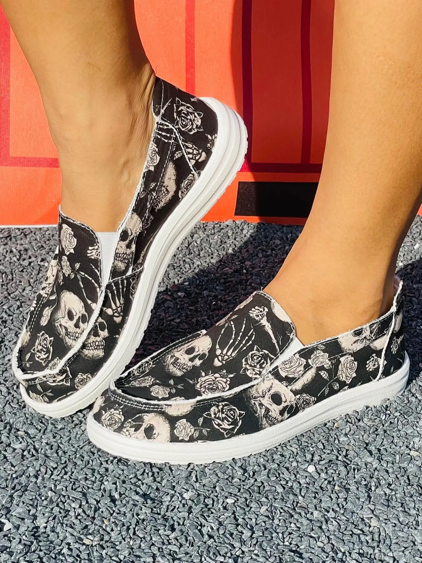 Women's Fashionable Skull & Rose Print Lace Up Low Top Design Sneakers, Casual Comfortable Breathable Sports Shoes, Female All-match Round Toe Shoes,