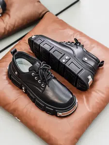 Unisex Thick Sole Height Increasing Boots, British Style Rivet Decor Casual Shoes, Textured Leather Upper, Supportive Thick Sole Desig