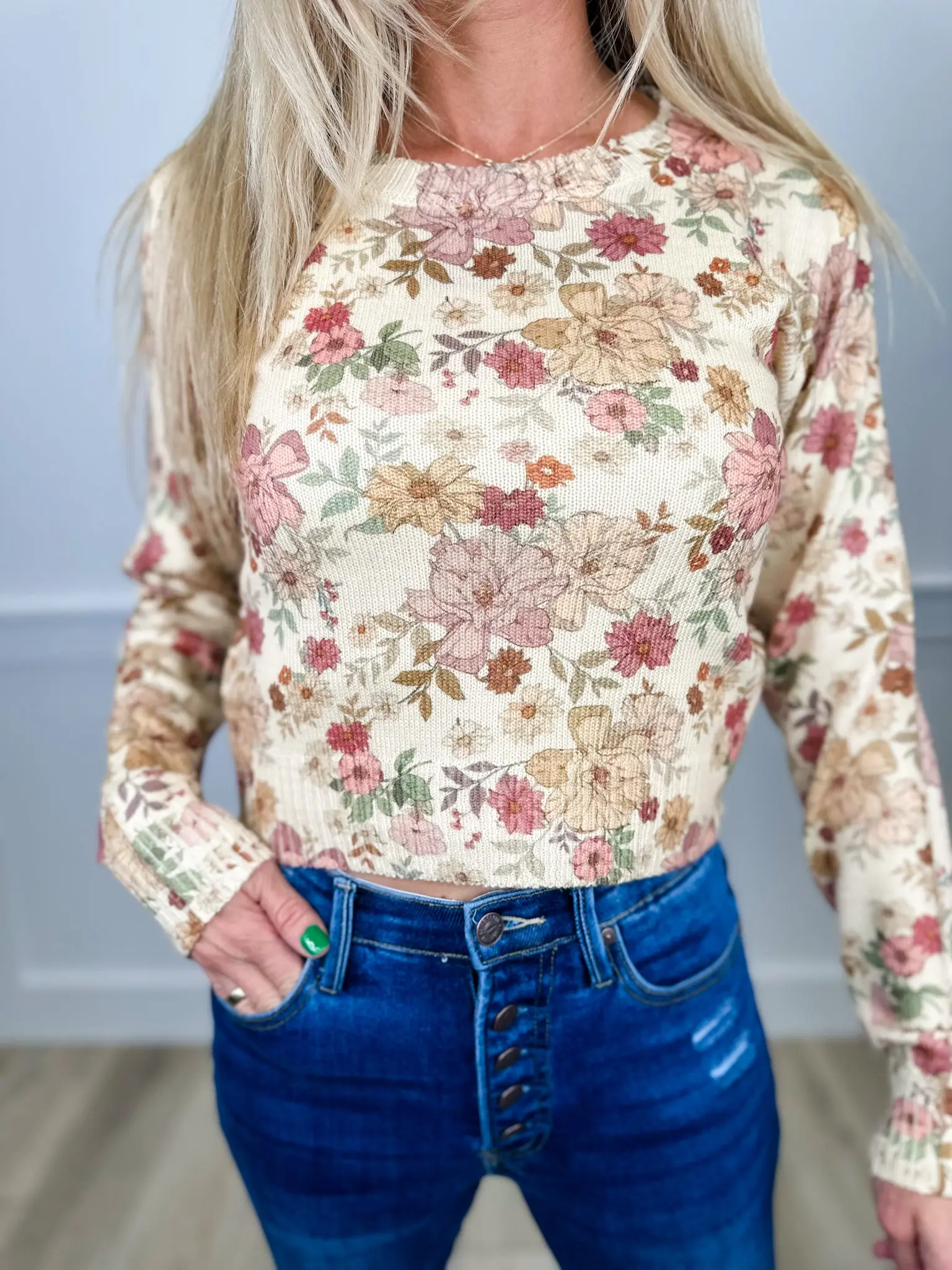 Women's Vintage Floral Knit Sweater - Casual Long Sleeve Comfy Cropped Knitwear Top in Cream, Polyester Fabric with Flattering Fit, Acrylic, Cropped Top, True To Size, Tee, Large, Stretchy Knit, Mini Crop