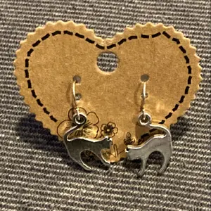 Petite Dainty Dangle Hypoallergenic Kitty Cat Earrings for Comfortable Wear