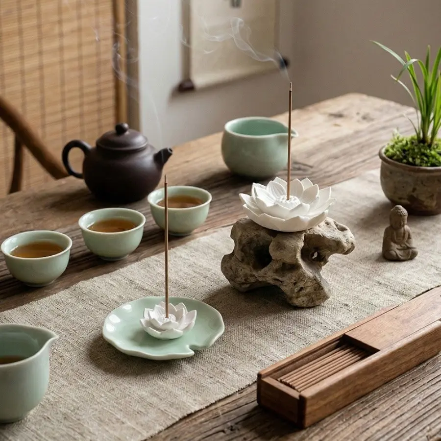 Simple Ceramic Lotus Incense Holder, Aromatic Diffuser Stick, Home Decor for Living Room, Tea Room, Desktop Decoration, Indoor Use, Elegant Design