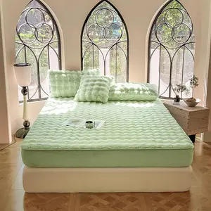 A washable bed cover made of imitation rabbit hair, made of soft and comfortable fabric, suitable for cold weather, with a simple style, used in bedrooms