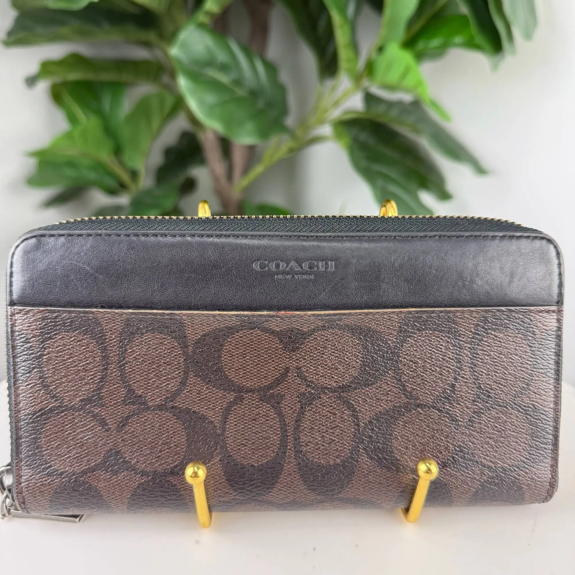 Pre-owned Canvas Small leather goods Authentic Coach Signature Zip Around Wallet