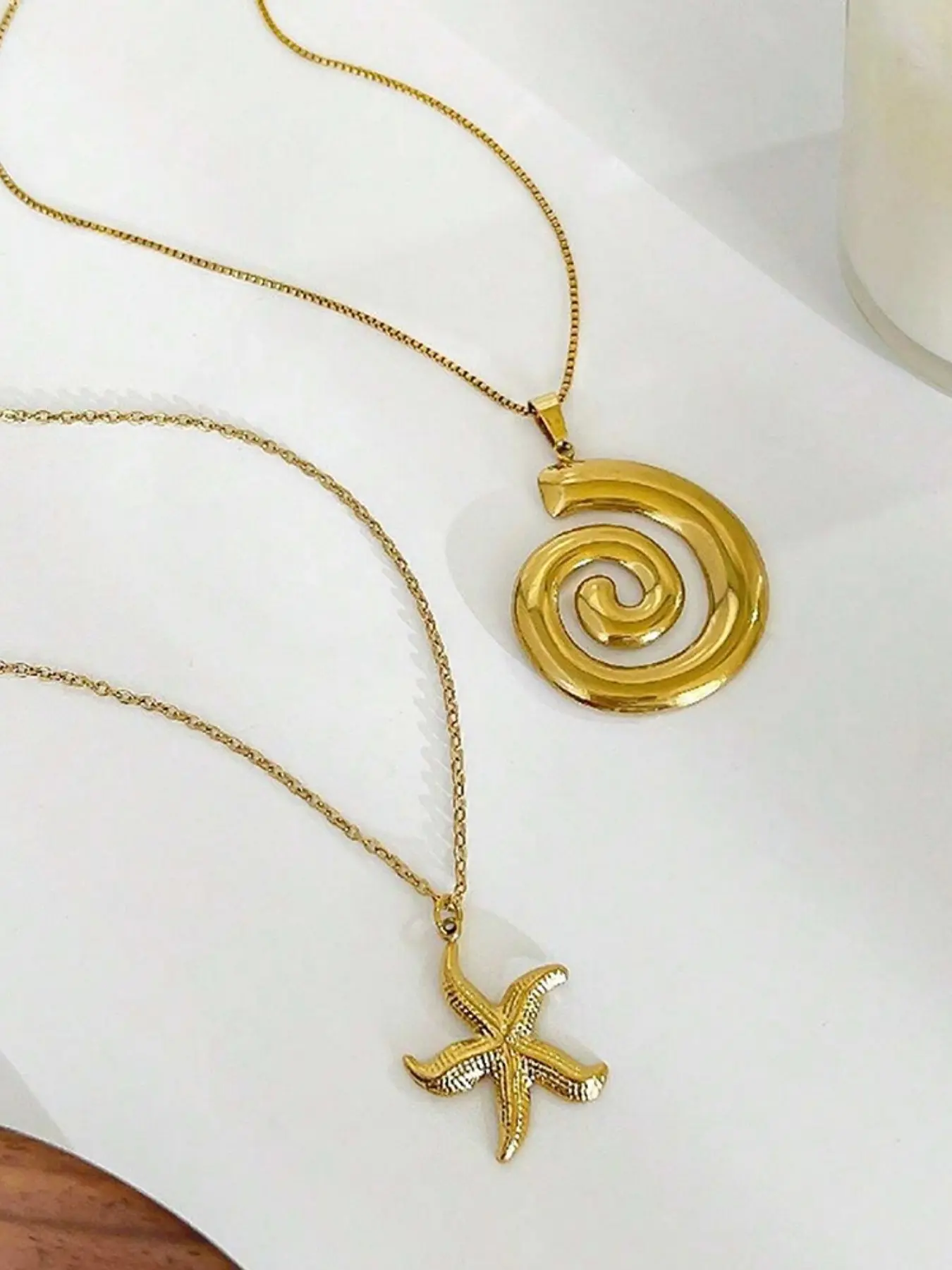 2-Piece Set: 18K Gold-Plated Twisted Hoop Pendant Fashion Necklace – Perfect for Women: Beach Vacation Outfits / Date Night Looks / Everyday Summer Accessories