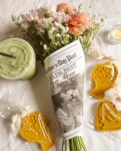 Mother’s Day / Dog Mom Day Bouquet Gift Set – Flowers and Floral Dog Biscuits