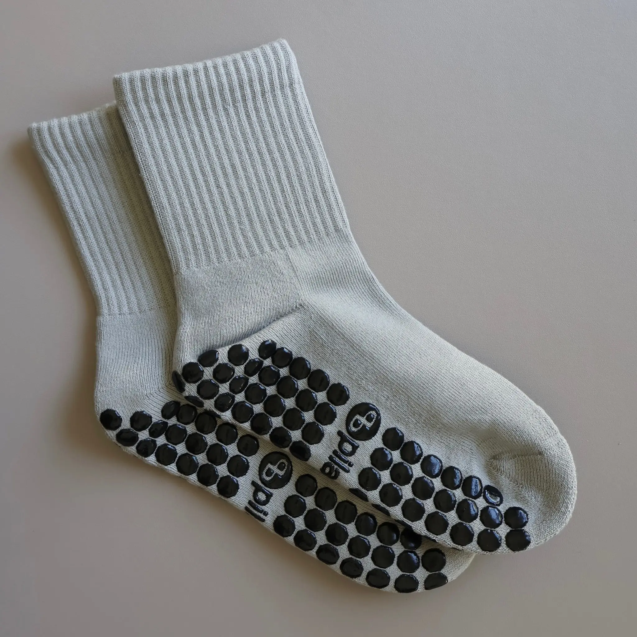PILA Plain Best Gray Grip Socks