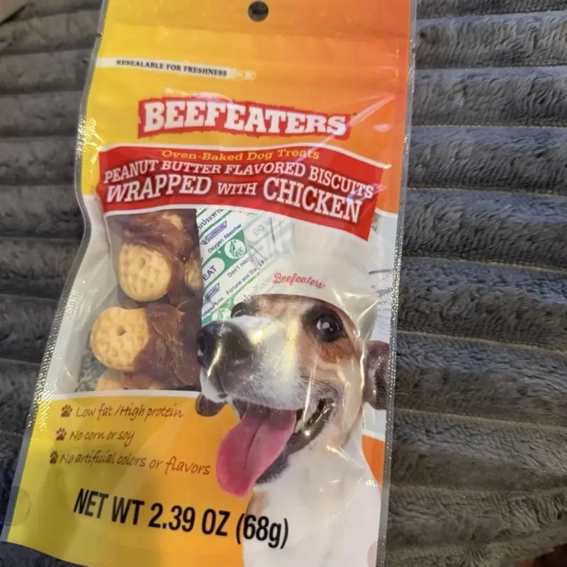 Beefeaters Peanut Butter Flavored Biscuits Wrapped with Chicken Dog Treats 2.39 oz (68g)