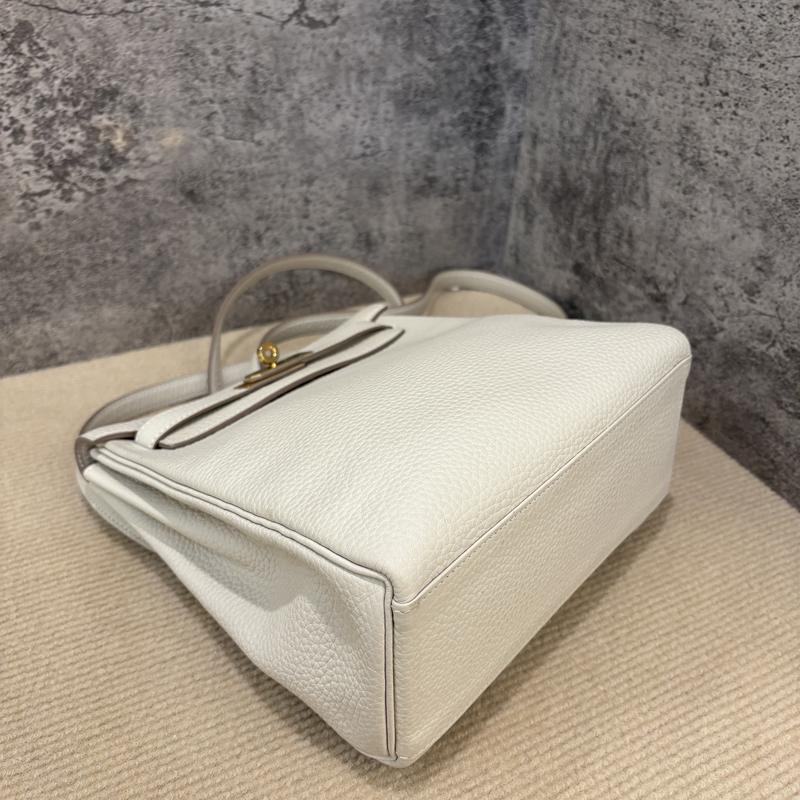 Pre-owned HERMÈS Leather Backpacks Hermes Kelly Ado Taurillon Clemence 10 Craie (1029m0)