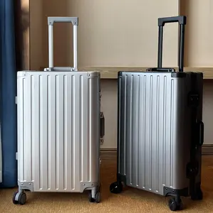 High-end aluminum-magnesium alloy trolley suitcases, unisex, 24-inch aluminum alloy frame, universal wheels, trolley case, 20-inch carry-on suitcase, metal body, perfect for spring break travel.