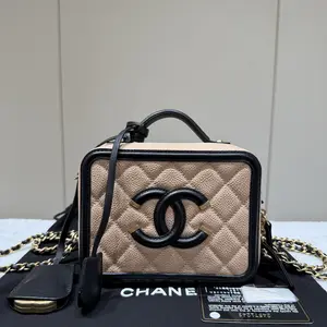 Pre-owned CHANEL leather Crossbody Bags Small Caviar CC Filigree Vanity Case 19533797