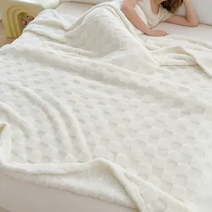 Ultra-Soft Plush Blanket, Comfortable Checkered Design, Lightweight Warm Cover, Full Size, Suitable for Sofa Bed Travel, Pet Friendly