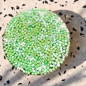 Green fingertip stress-relieving toy, suitable for teenagersaged 8 and up. It can be used as a novel toy to relax thesenses. It is a good gift for Easter, Mother's Day, Christmasand Halloween. The round design and pink beads arereusable.