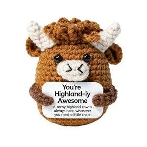 Mini Fun Highland Cow Desk Decoration, Positive Crochet Hook Animal, Suitable for Women, Colleagues, Christmas Gift Filler