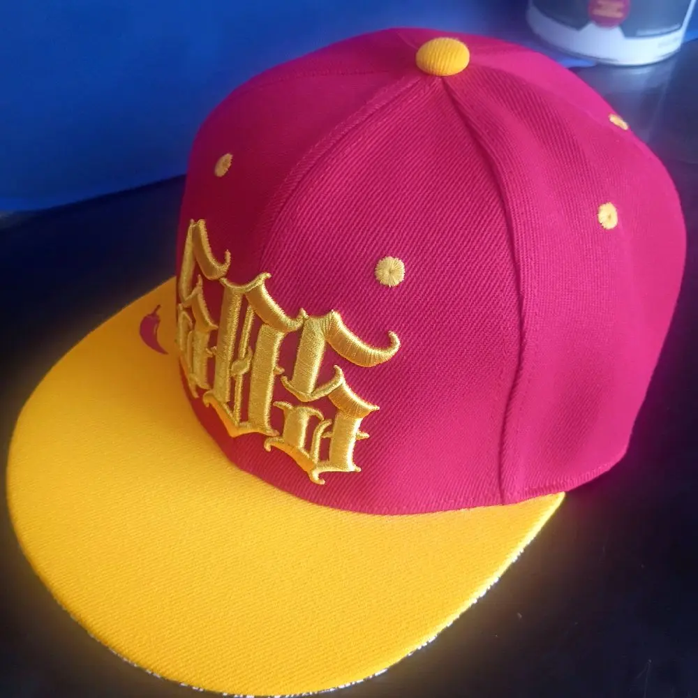 Red Cap gold highlights burque 505 hat