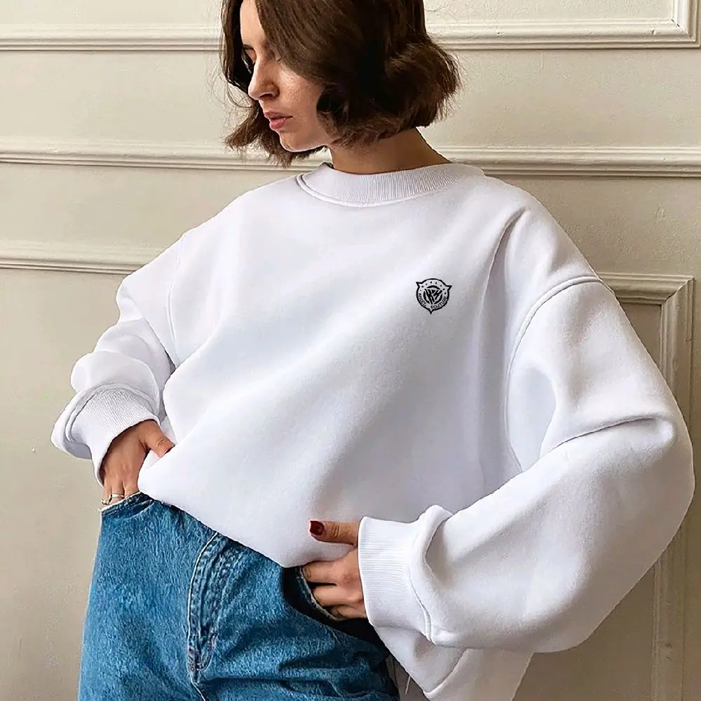 Oversized Sweater - White, Long Sleeve, Regular Fit, Casual Style, Medium Length, Comfortable for Fall