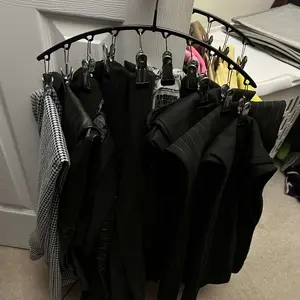 Curved Shape Metal Yoga Pants Hanger, Space-Saving Closet Organizer, Curved Design Hanger, Available in 1, 2, 4, 6, 10 or 15 Pieces, Pants Hanger with 10 or 15 Clothespins #GLOBAL PICKS