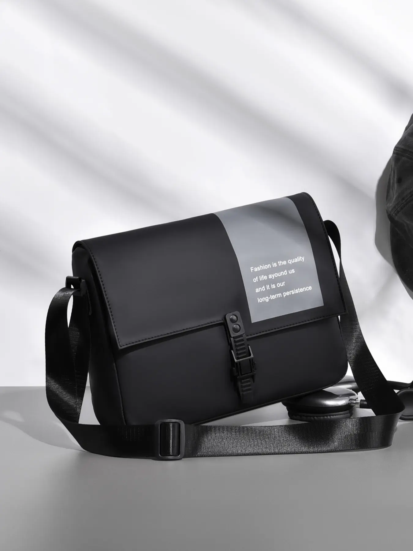 Men's Shoulder Bag, Fashionable Simple Casual Retro Design, Versatile Daily Commuting Work School Use, Stylish Handbag Accessory, Commuter Crossbody Bag, Stylish Crossbody Bags, Everyday Bags, Zipper Shoulder Bag