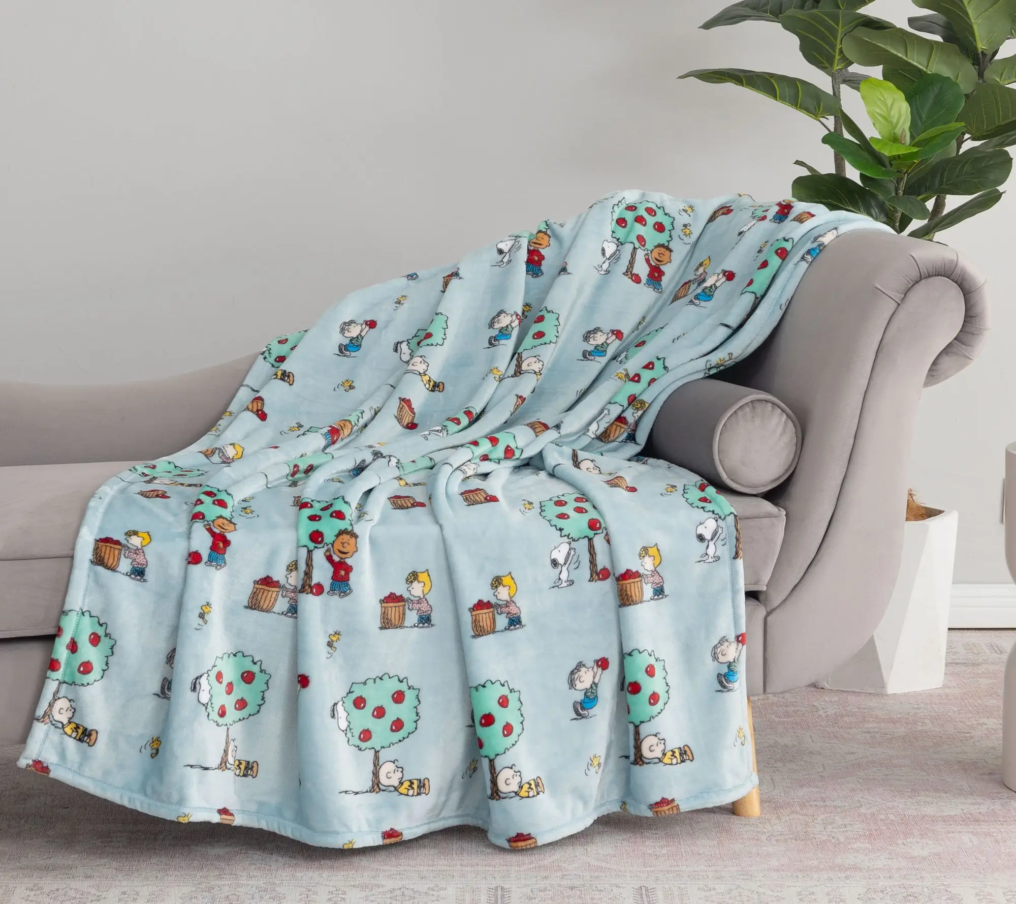 Berkshire Peanuts Harvest Plush 55x70 Throw