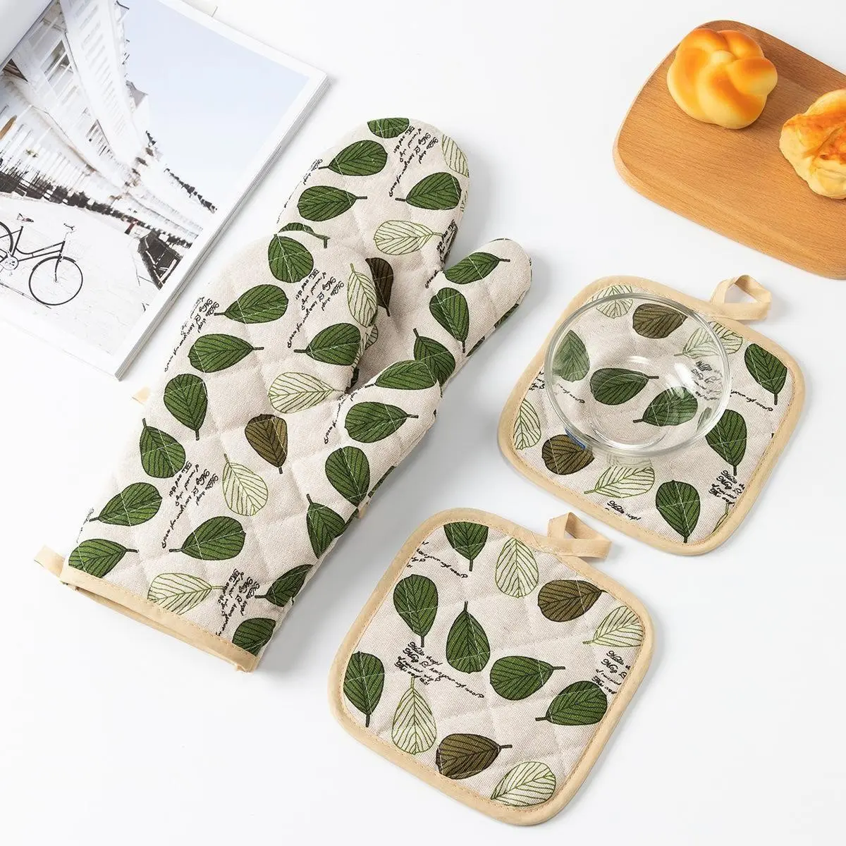 4-Piece Bakeware Oven Mitts and Trivets Set, High Heat Resistance Up to 500 Degrees, Extra Thick Kitchen Gloves for Ovens, Baking and Cooking