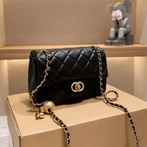 Elegant Quilted Chain Crossbody Bag – 20cm, Gold Chain, Multiple Colors, Stylish & Secure Carry, Versatile for Any Occasion