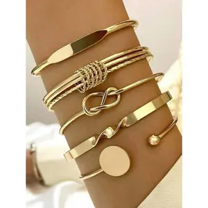 5pcs/Set Vintage Exaggerated Wide Cuff Bracelet Set, Gold Smooth Asymmetrical Bangle And Bracelets, Suitable Gift For Girlfriends And Friends.Perfect Gift For Birthdays, Holiday Gifts, And Parties. Suitable For Daily Wear