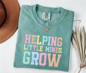 Comfort Colors Helping Little Minds Grow Teacher Shirt, Aesthetic Floral Educator Graphic Tee, Thoughtful Teacher Gift, Last Day of School Celebration Top