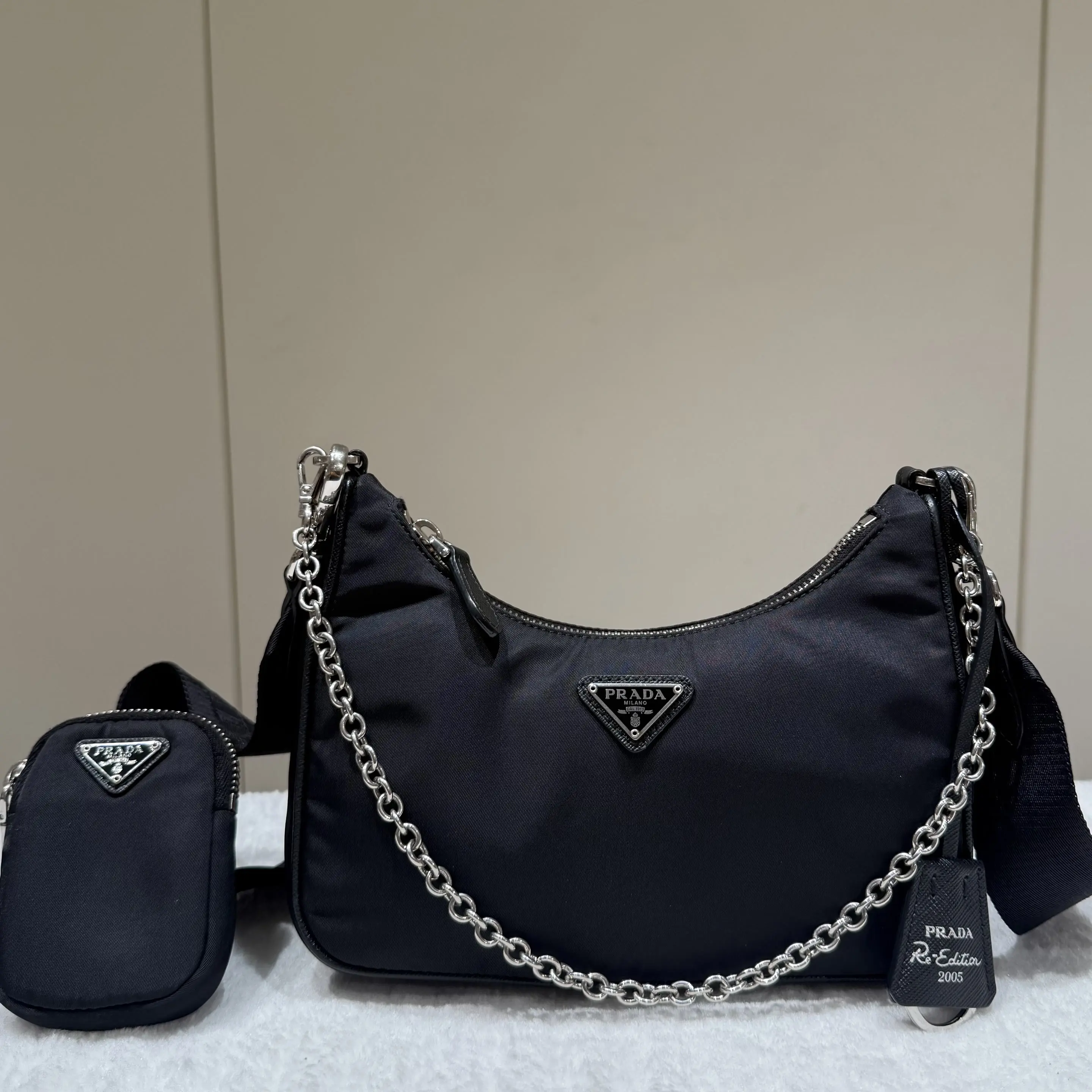 Pre-owned PRADA leather Crossbody bags Re Edition 2005 Black Nylon 3 in 1 Shoulder and Crossbody Bag 94576381 SH