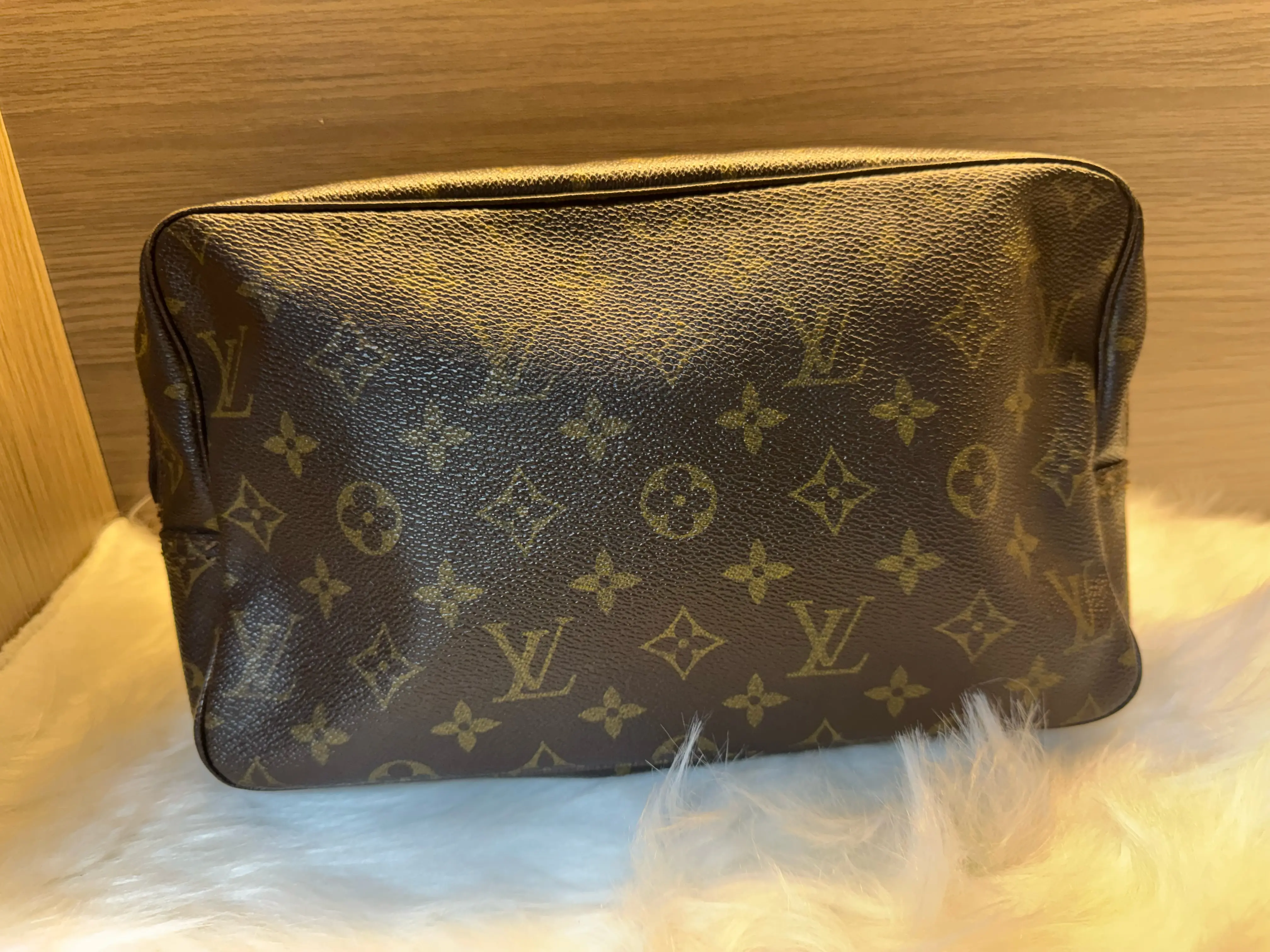 Pre-owned Louis Vuitton leather Clutches & Wristlets LV clutch