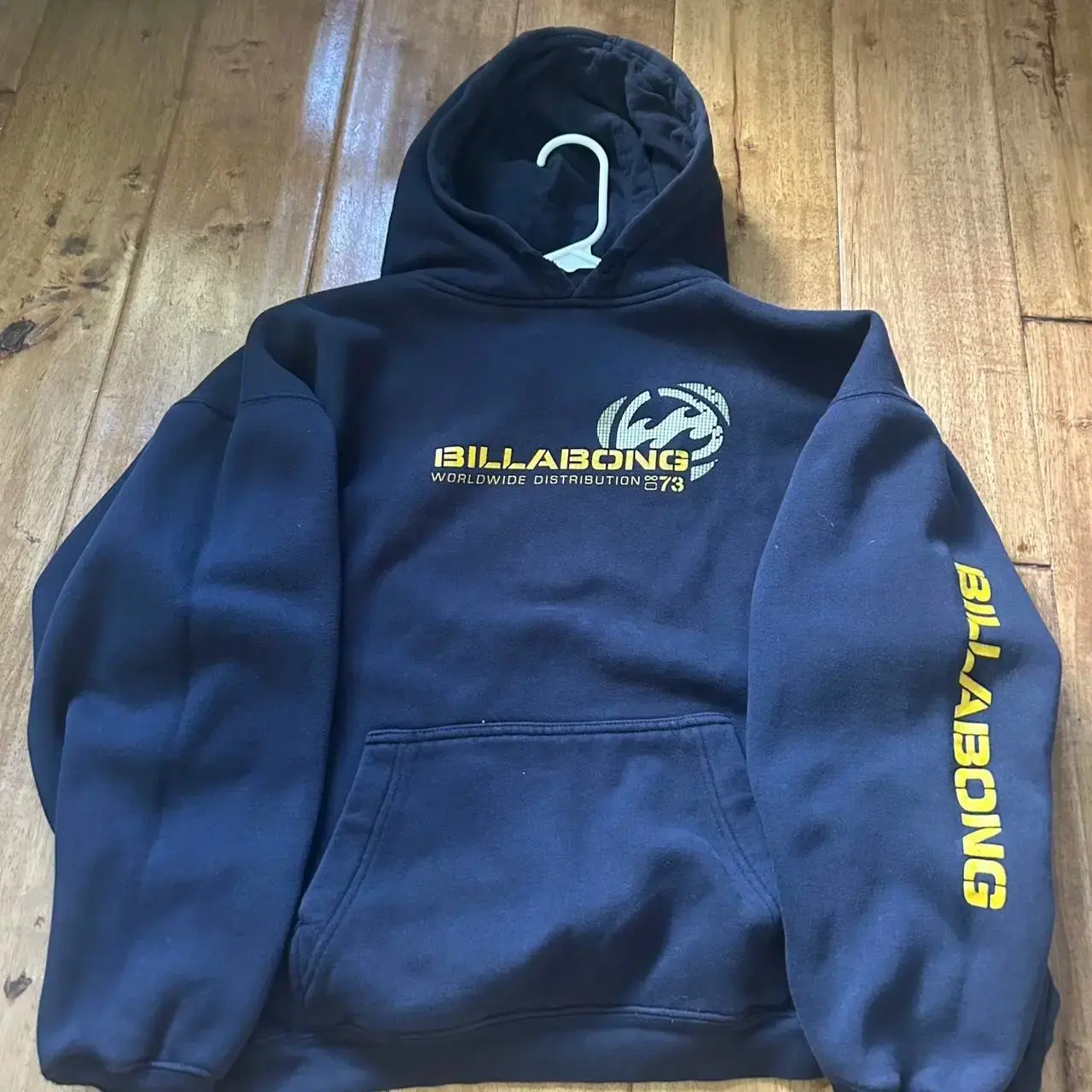 Billabong Hoodie, Surf Streetwear Pullover Sweatshirt for Men Women, Vintage Logo Graphic Hoodie, Casual Beach Skatewear Apparel, Trendy Unisex Shirt