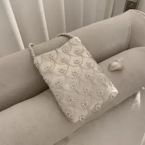 Elegant Beaded Evening Clutch Purse for Women, Embroidered Party Handbag with Shoulder Chain, Vintage Style Crossbody Bag for Wedding, Banquet, Prom and Formal Events