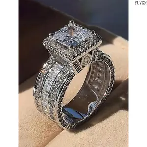 Elegant Rhinestone Geometric Ring for Women, Sparkling Glittering Statement Ring, Exquisite Bridal Engagement Wedding Jewelry, Chic Gorgeous Accessory, Perfect Gift for Girlfriend Daily Party Wear