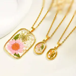 Dried Flowers Pendant Necklace for Women,Resin Geometric Dry Flower Necklaces,Stainless Steel Charms Jewelry Gift