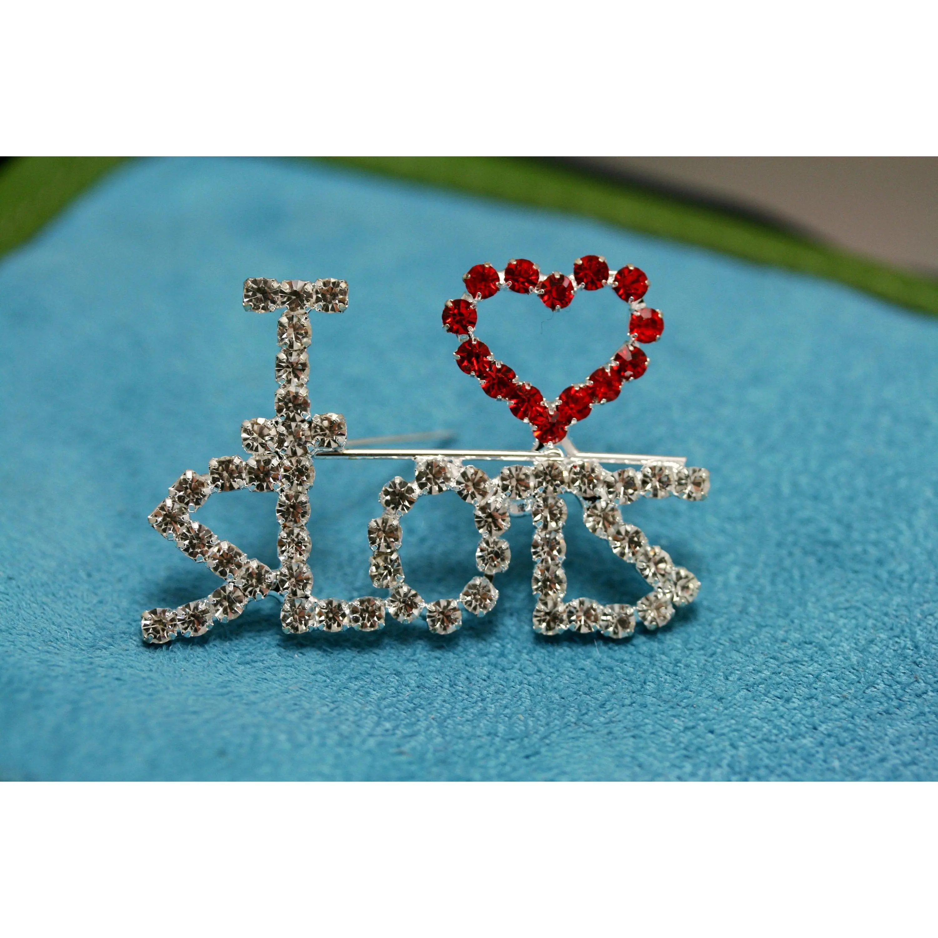 I Love BINGO, I Love SLOTS  Clear Rhinestone Red Heart Silver Tone Pin Brooch