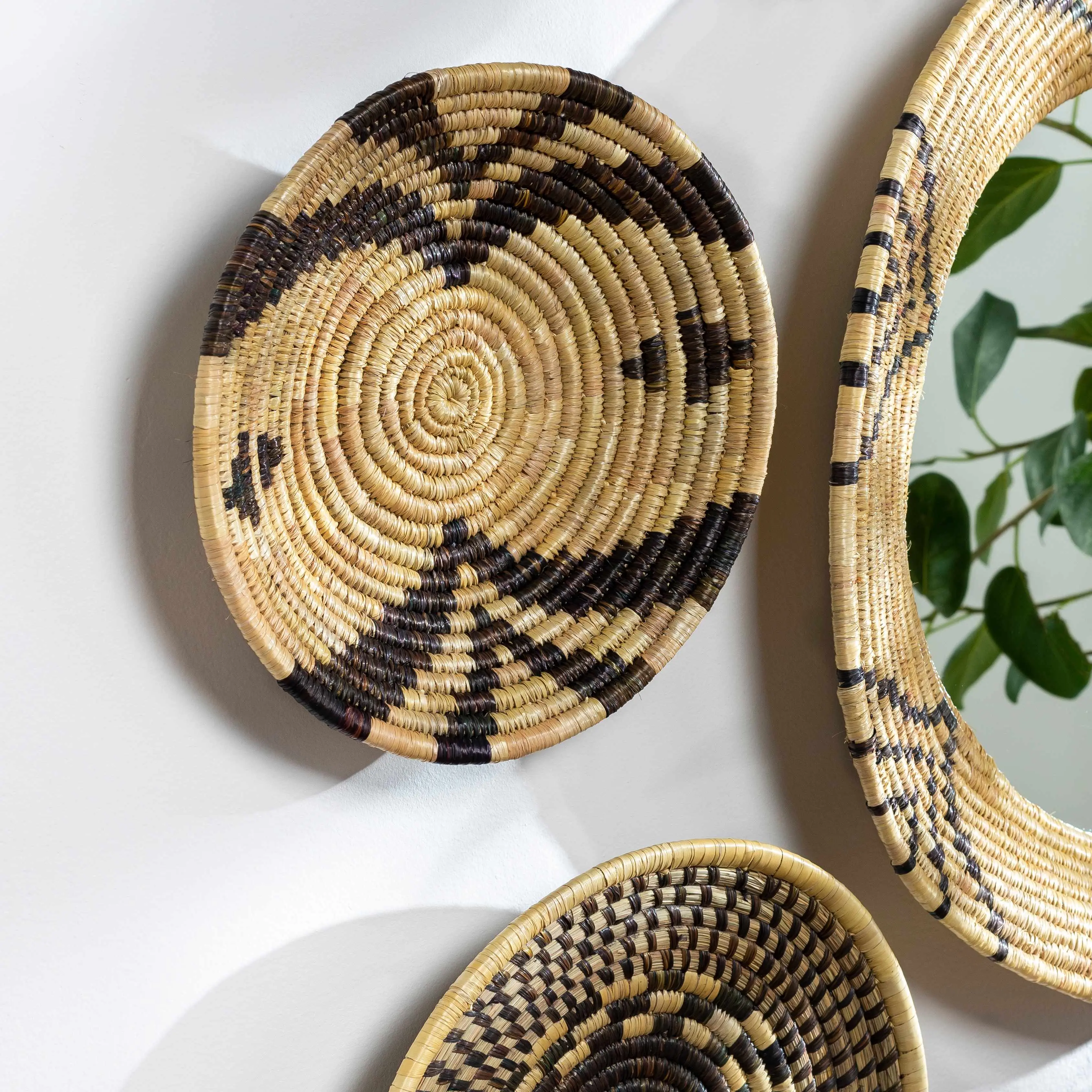 Quinipot Natural Woven Circular Moonj Grass Tapestry Quinipot Natural Woven Circular Moonj Grass Tapestry