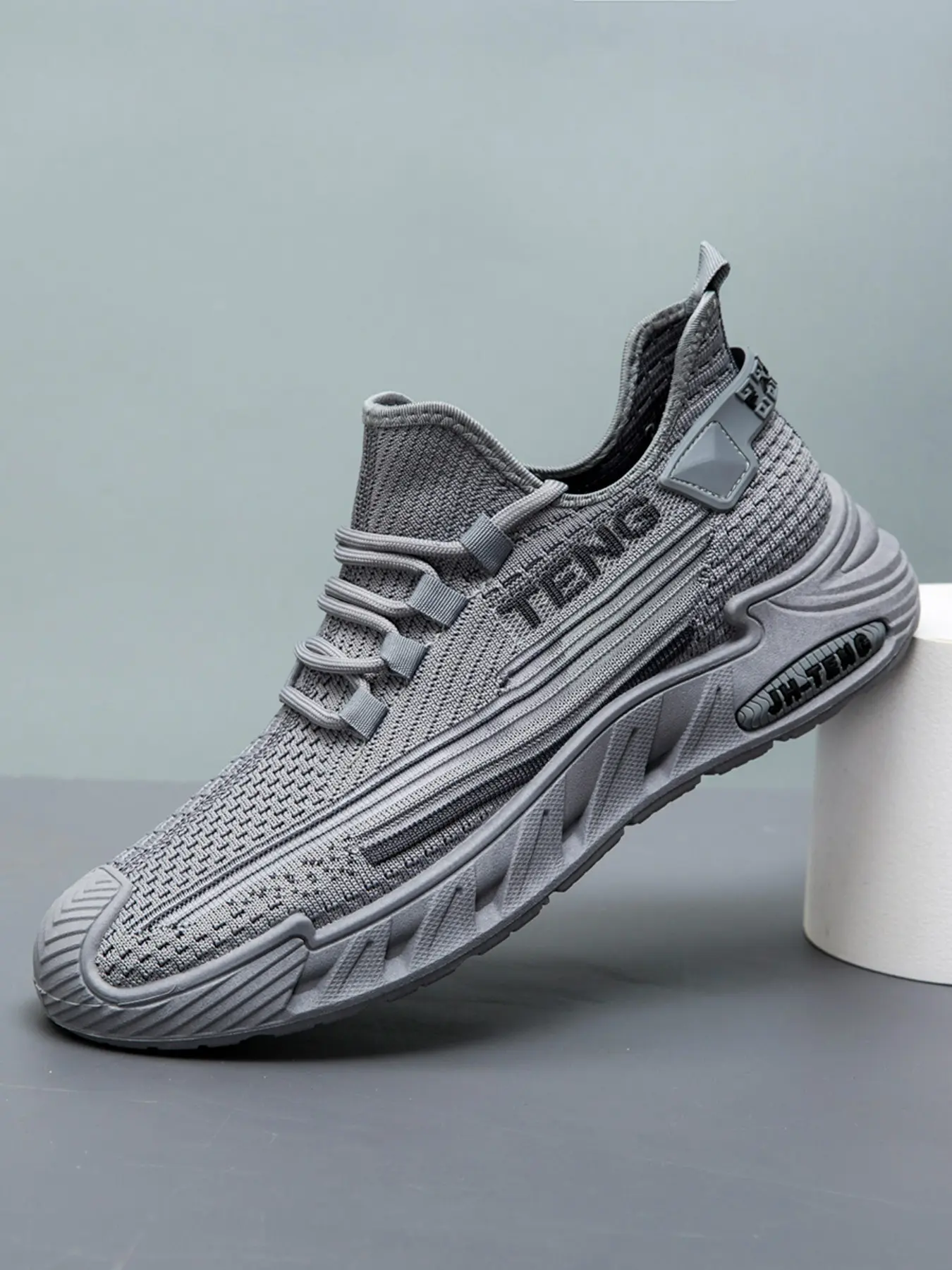 Men's Lightweight Anti-Slip Running Shoes, Fashion Slip-On Sports Shoes, Ideal for Gym, Travel, Daily Wear, Casual Style, Mesh Upper, Rubber Sole