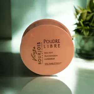 Bourjois Poudre Libre Fini Mat Transparent Luminieux with Tapis et Houpp for Chic Elegant Glamorous Look - Formal, Fit