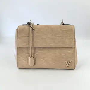 Pre-owned Louis Vuitton leather Shoulder Bags Cluny Top Handle Bag Epi MM satchel JV002 NO2