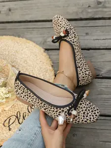 Women's new fashion trendy slip-on comfortable soft flat shoes, suitable for daily casual wear and outdoor walking, casual shoes for commuting to work or school, a must-have for gifting, with a bow and leopard print combination.