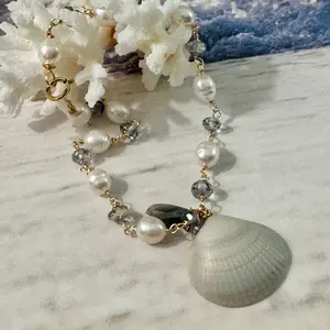 Light Grey Seashell Charm Bracelet for Literature & Art Enthusiasts, Books & Magazines Collectors