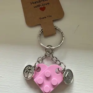 Heart connecting keychain