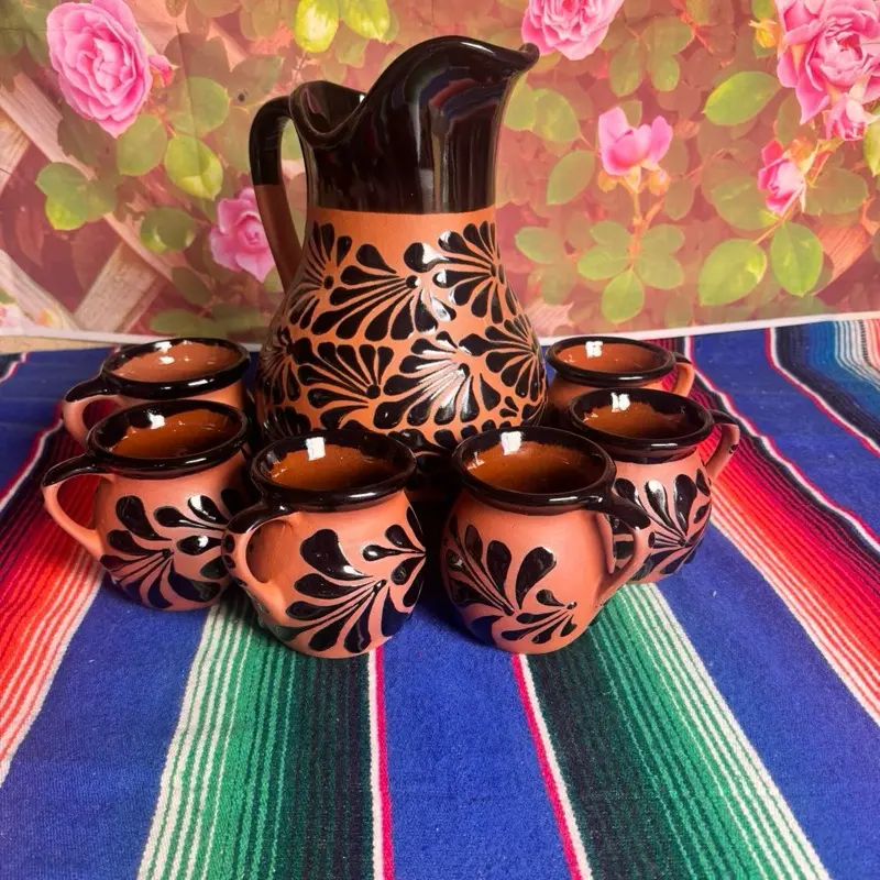 Decorated Clay Pitcher color natural con negro con sus 6 tazas Kitchen Utensils Drinkware Jugs Serving Set