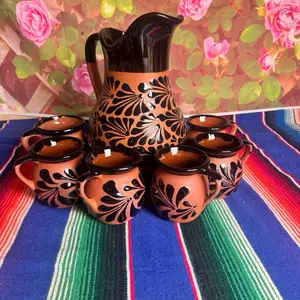 Decorated Clay Pitcher color natural con negro con sus 6 tazas Kitchen Utensils Drinkware Jugs Serving Set