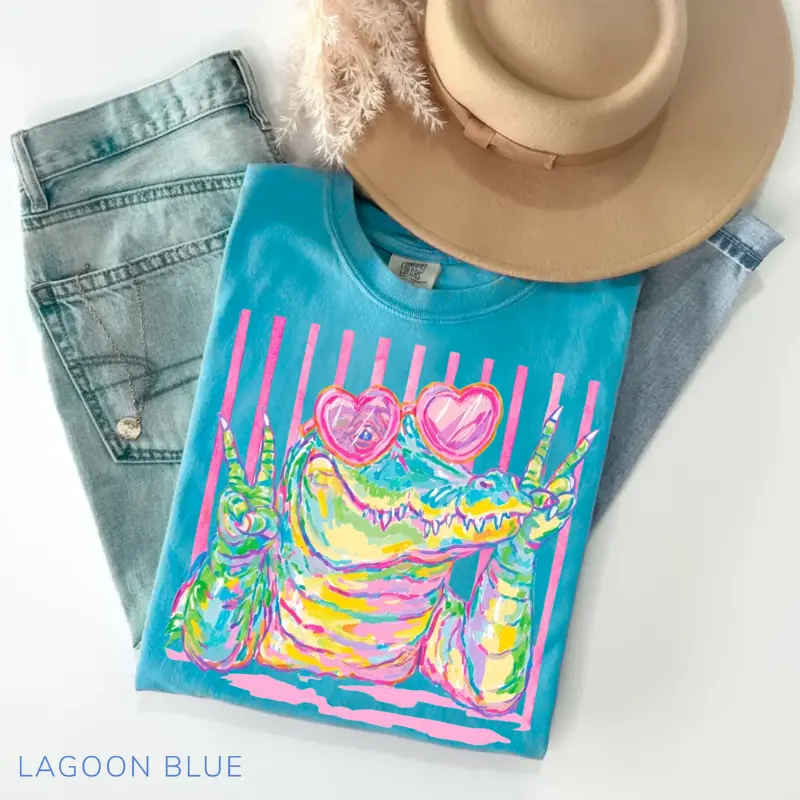 Women's Comfort Colors Preppy Animal Print Tee - Alligator with Heart Sunglasses, Girly Summer Graphic Top, Cotton Blend Tee, Graphic Printed Tees
