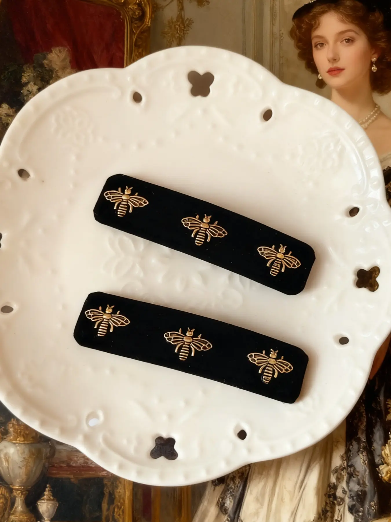 Vintage Velvet Bee Hair Clips, French Court Style Metal Accents, Versatile Sweet Cool Hair Accessories for Daily Commute, Flat Hair Clips, Barrettes