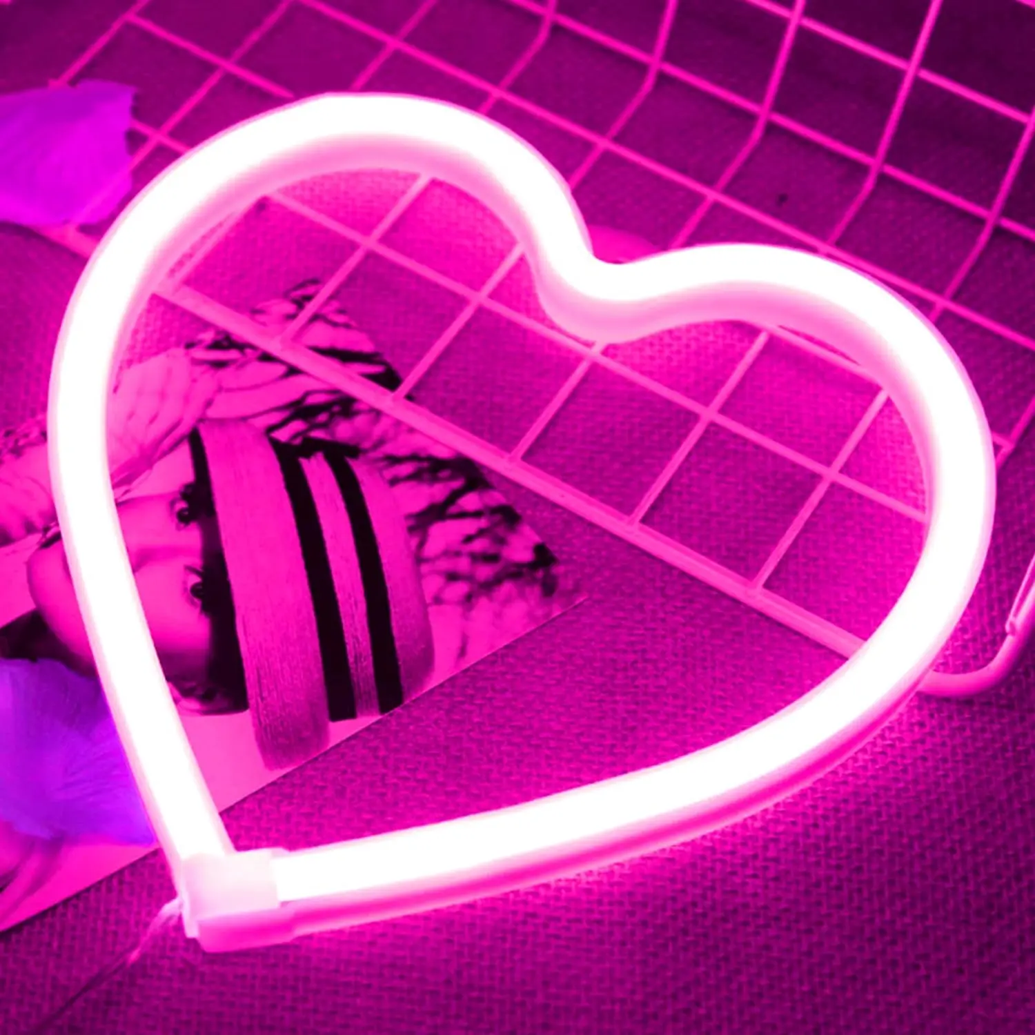 Heart Neon Sign - Silicon & Synthetic LED Neon Light with Battery/USB Operation, Girlfriend & Lovers' Festive Decor, Wall Lighting Fixtures & Table Lamp for Valentine's Day, Wall Mount, Outdoor/Indoor
